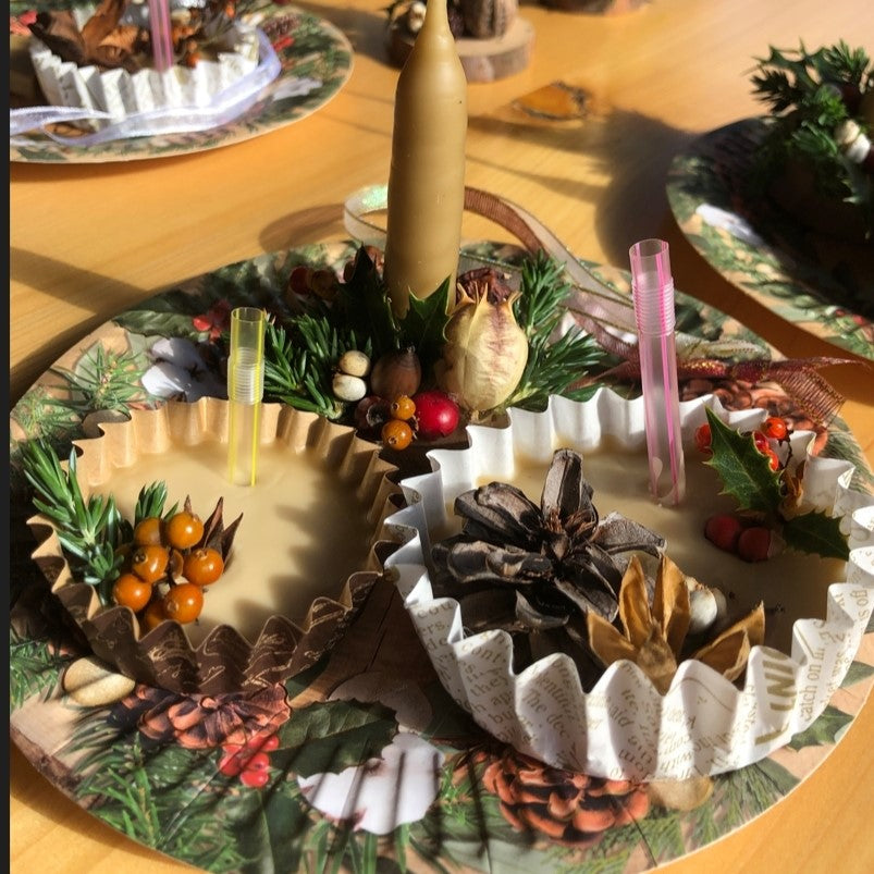 【12/19 開催イベント】「クリスマスに飾れる木の実の台座付き蜜蝋キャンドル&森の香りのアロマワックスバーづくり」